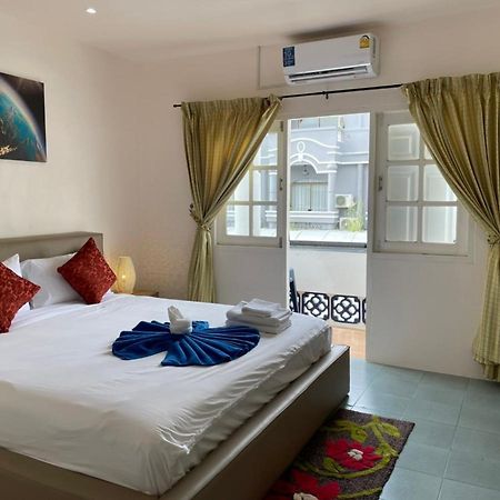 Inn Dulgence Patong Bagian luar foto