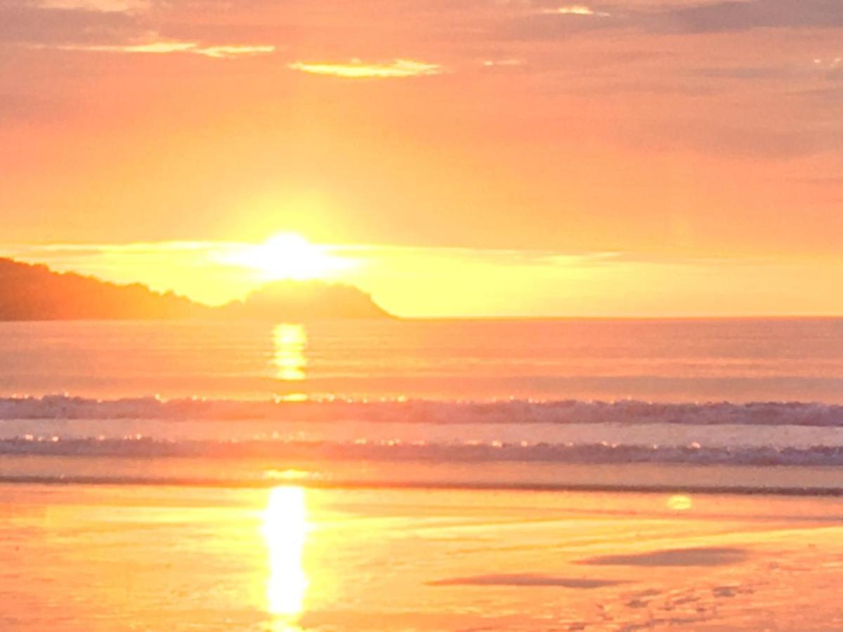 Inn Dulgence Patong Bagian luar foto