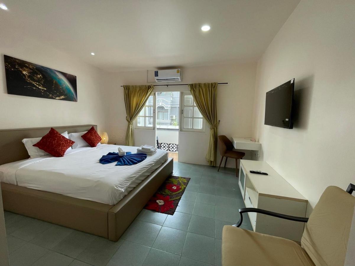 Inn Dulgence Patong Bagian luar foto
