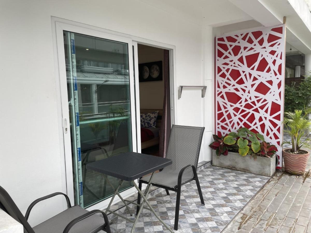 Inn Dulgence Patong Bagian luar foto