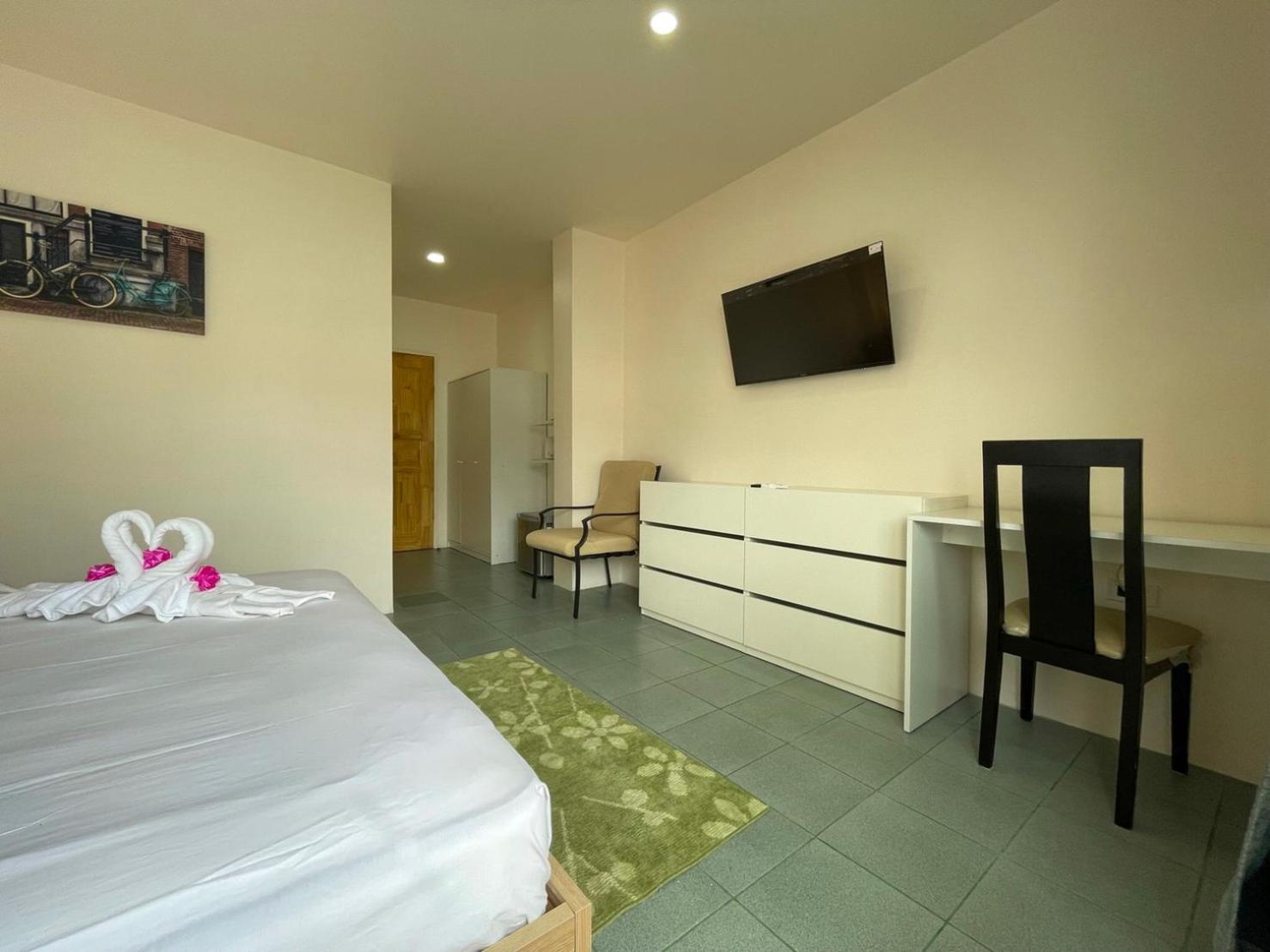 Inn Dulgence Patong Bagian luar foto