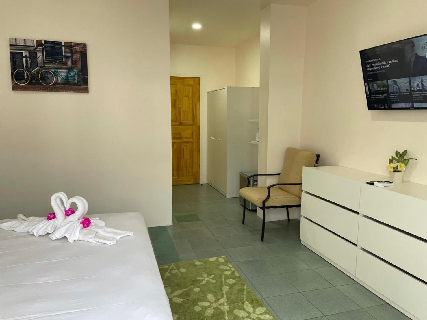 Inn Dulgence Patong Bagian luar foto
